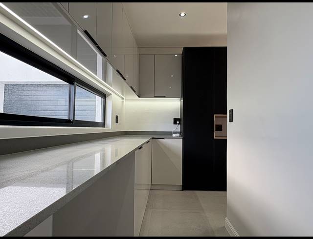 4 BEDROOM HOUSE FOR SALE IN SANDOWN